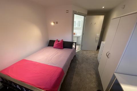 5 bedroom apartment to rent, Mooregate House, Middle Street, NG9 1FX