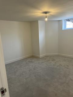 2 bedroom flat to rent, Shrewsbury Street, Manchester M16