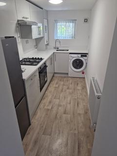2 bedroom flat to rent, Shrewsbury Street, Manchester M16