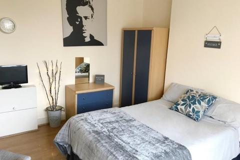 1 bedroom in a house share to rent, 78 Anson road -