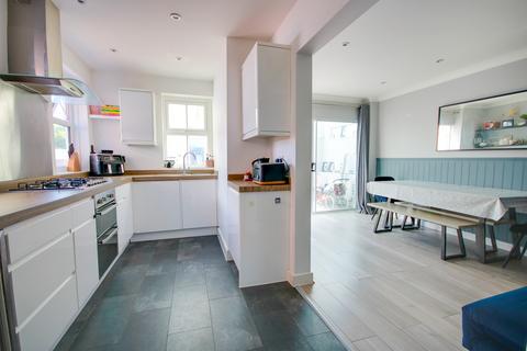 8 Cornwall Crescent, Southampton, SO18 2AQ