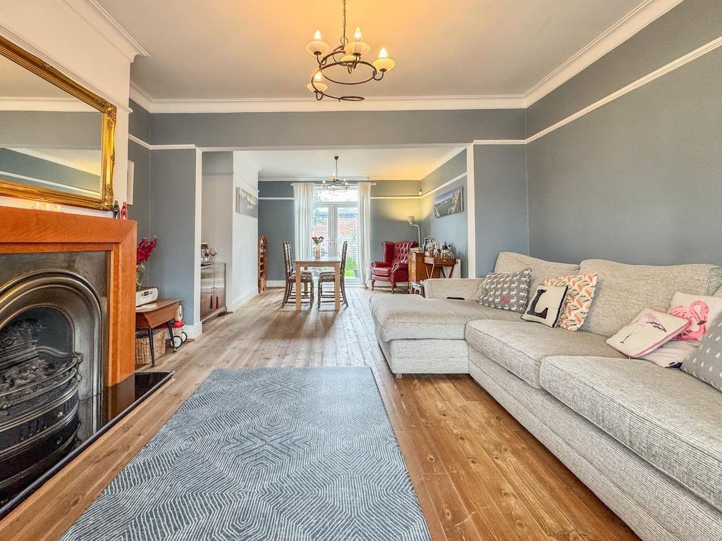 Lounge/Dining Room
