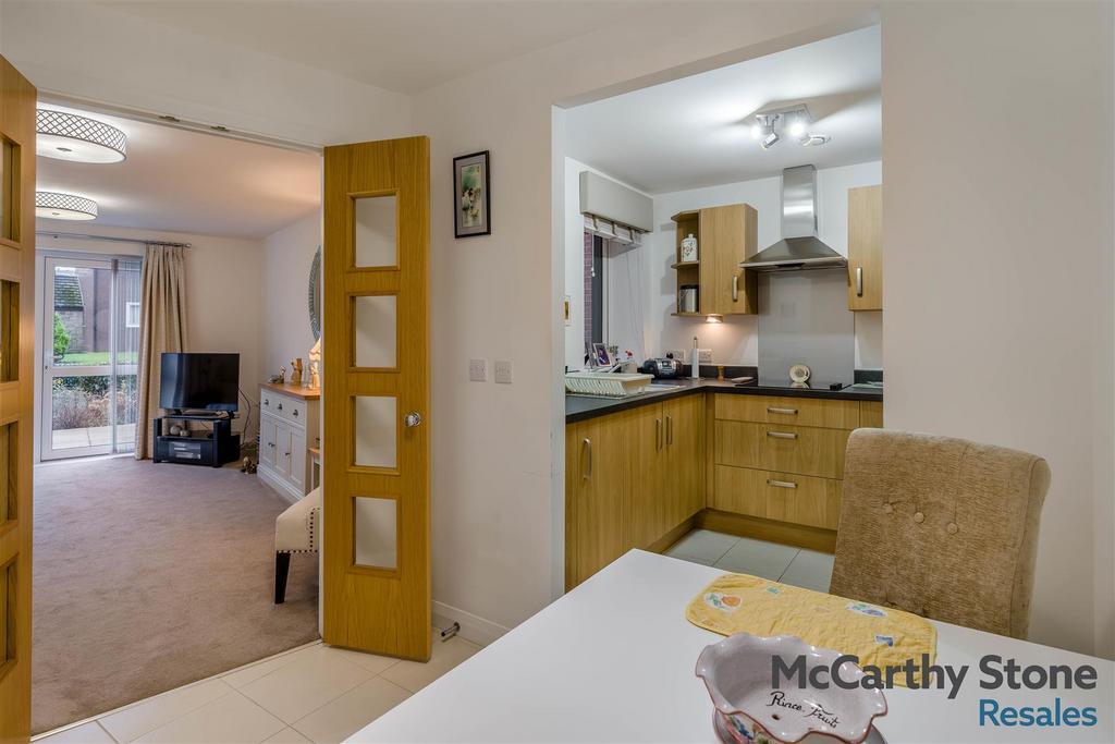8631356-interior10.jpg
