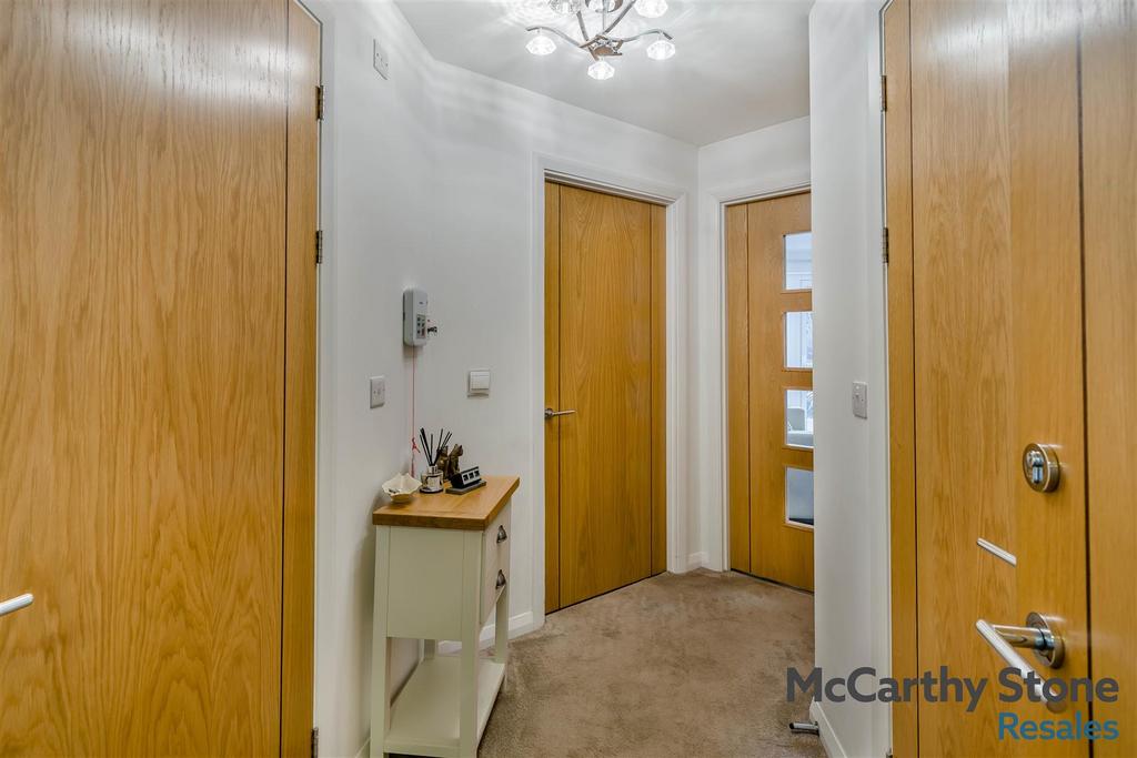 8631356-interior01.jpg