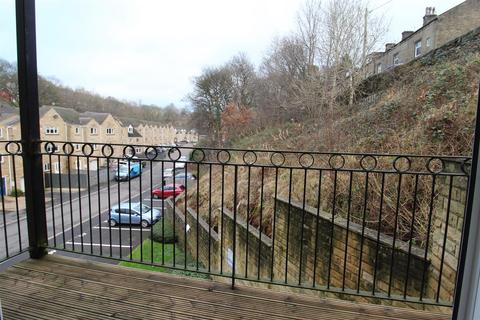 2 bedroom apartment to rent, Mill Stream Drive, Luddendenfoot, Halifax