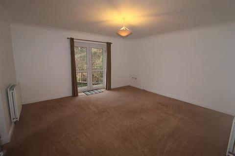 2 bedroom apartment to rent, Mill Stream Drive, Luddendenfoot, Halifax