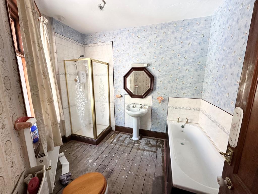 Photograph 12