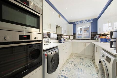 1 bedroom flat for sale, Pembroke Road, London W8