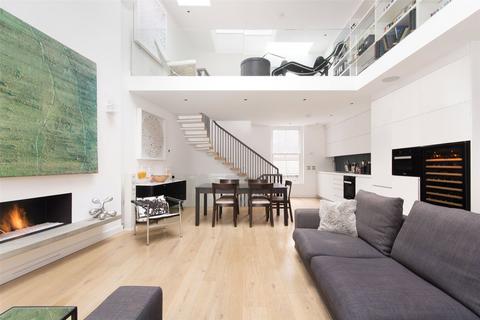 2 bedroom terraced house to rent, Campden Hill Gardens, London, W8