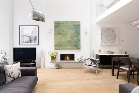 2 bedroom terraced house to rent, Campden Hill Gardens, London, W8