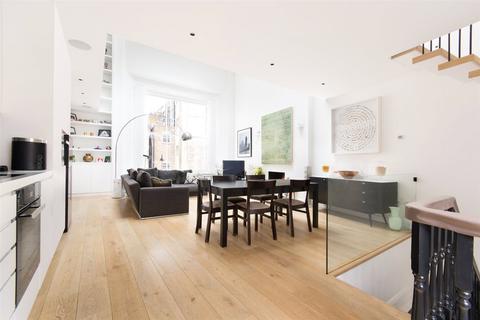 2 bedroom terraced house to rent, Campden Hill Gardens, London, W8