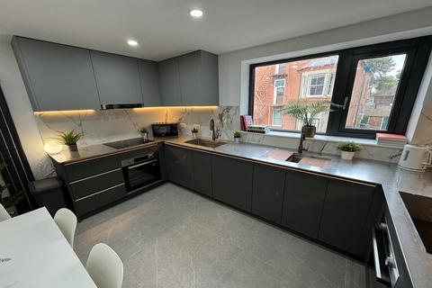 1 bedroom in a house share to rent, Flat 2, Sky Point One, 8a Chilwell Road, NG9 1EJ
