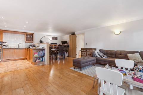 2 bedroom flat to rent, Chiswick High Road, London