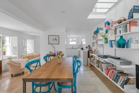 9 Victoria Grove Mews, London, W2 4LN