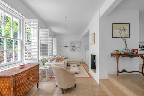 9 Victoria Grove Mews, London, W2 4LN