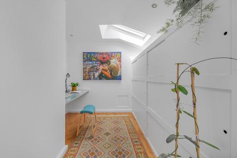 9 Victoria Grove Mews, London, W2 4LN