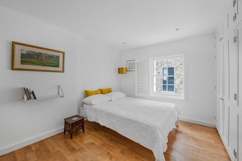 9 Victoria Grove Mews, London, W2 4LN