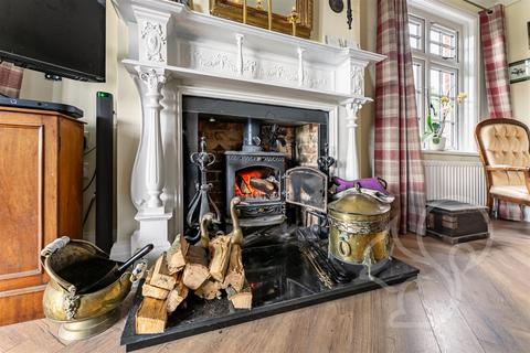 12 Beach Road, West Mersea, Colchester, CO5 8AD