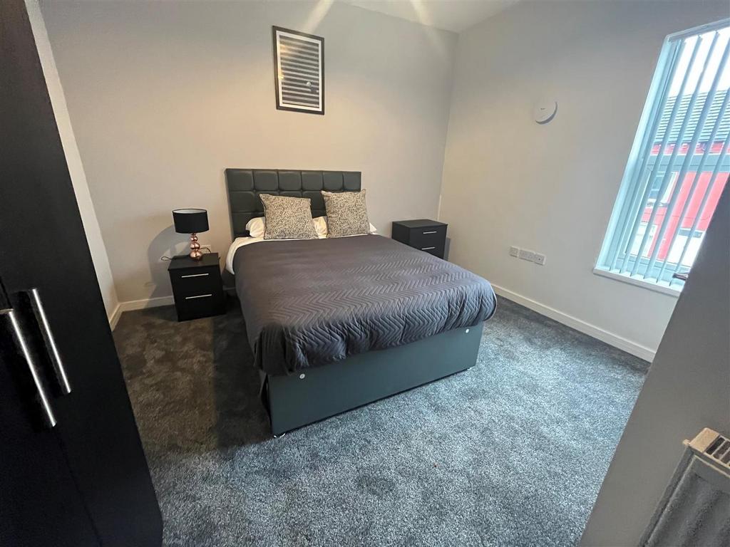 Bed 2.jpg