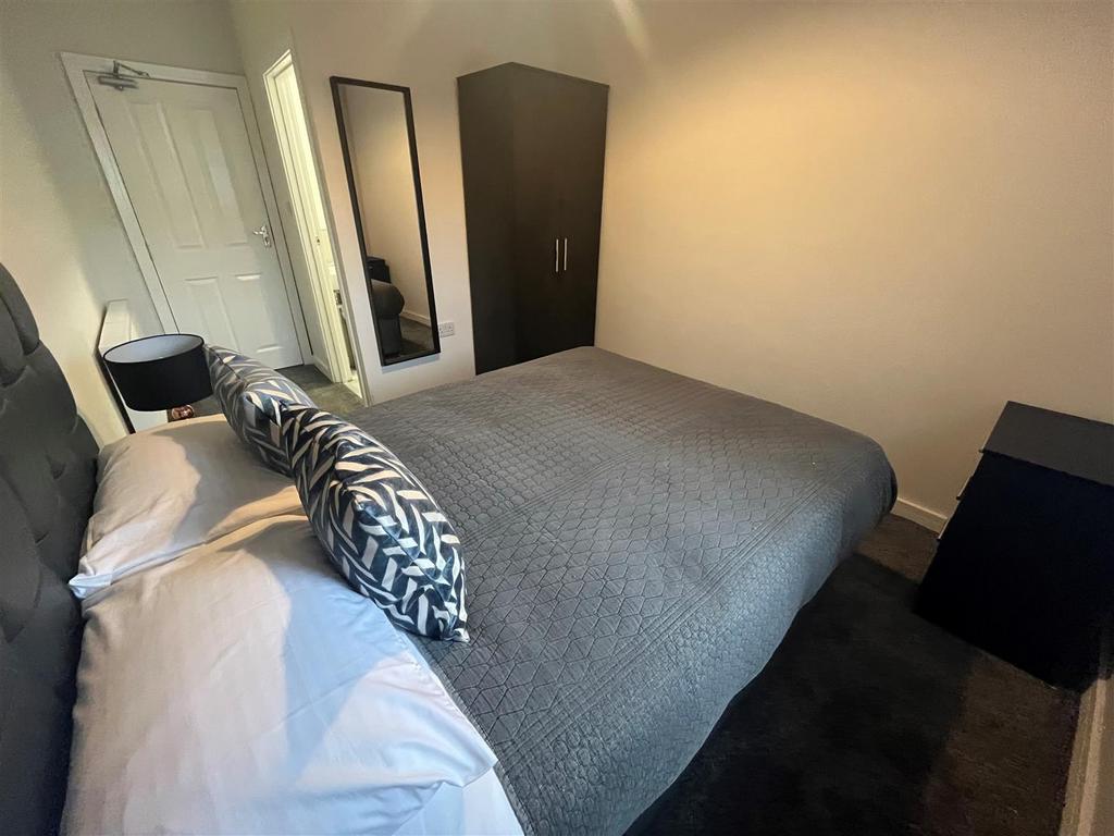 Bedroom 4 -1.jpg