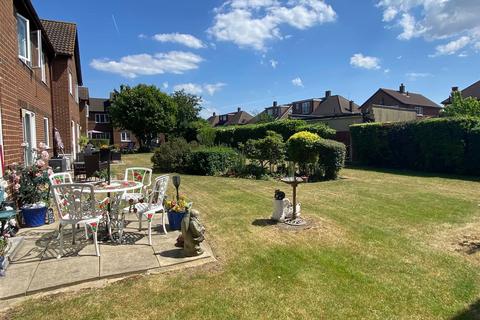 2 bedroom apartment for sale, Chadwell Heath Lane, Romford
