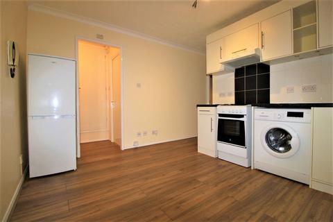 2 bedroom flat for sale, Regents Close, Hayes, UB4