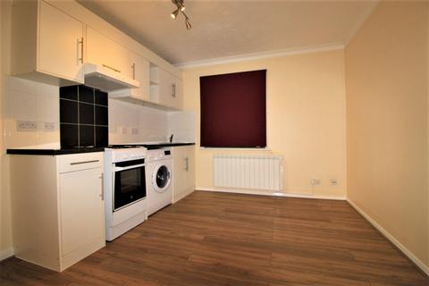 2 bedroom flat for sale, Regents Close, Hayes, UB4