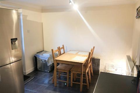 2 bedroom terraced house to rent, Brentwood Road, Chester CH1