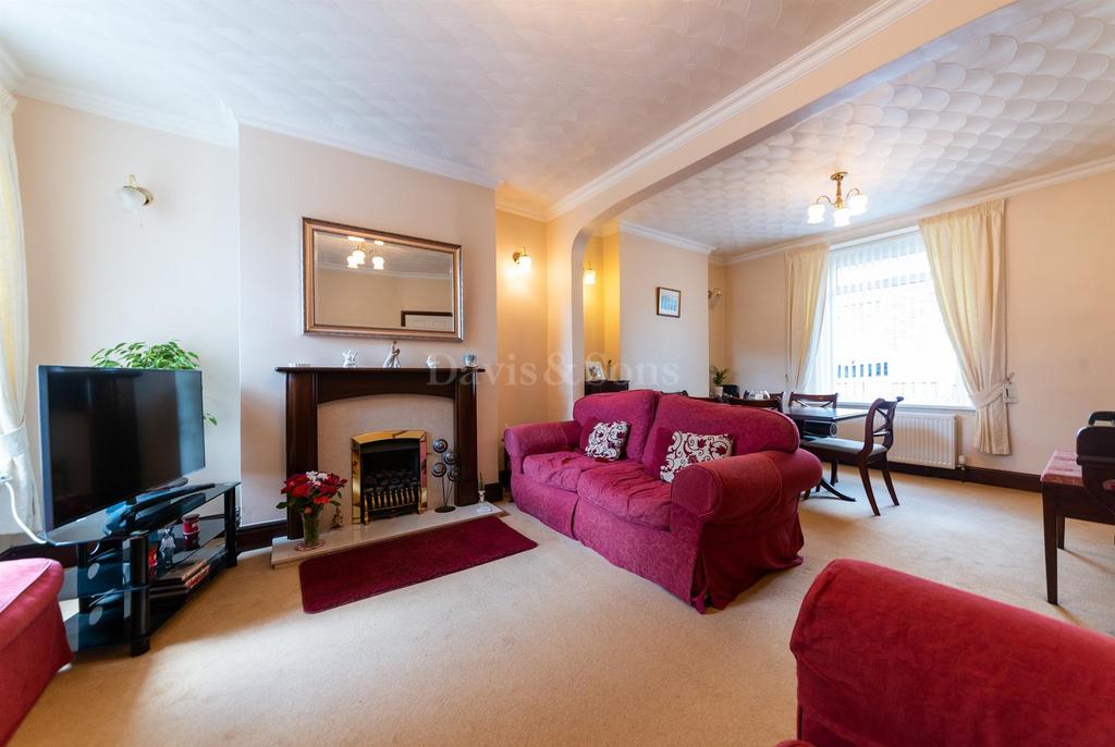 Lounge/Dining Room