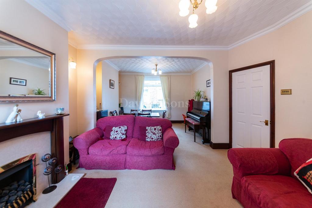 Lounge/Dining Room