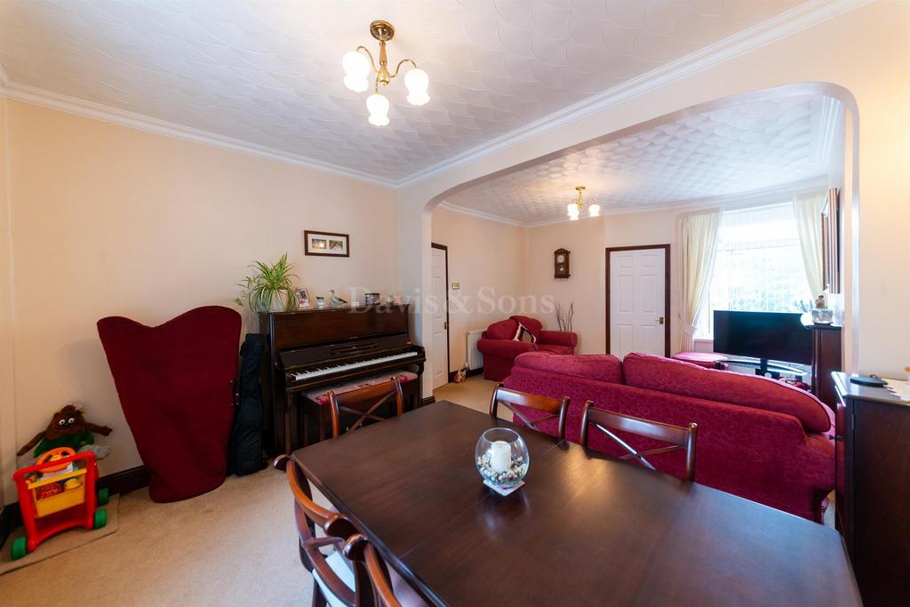 Lounge/Dining Room