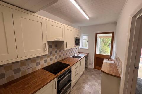 2 bedroom terraced house to rent, Manor Road, Caddington, LU1