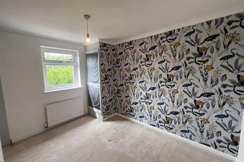 2 bedroom terraced house to rent, Manor Road, Caddington, LU1