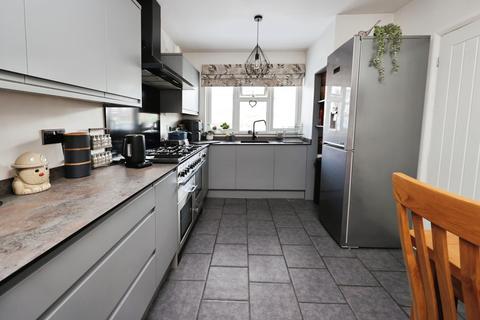 3 bedroom semi-detached house for sale, Hutson Drive, North Hykeham, Lincoln, Lincolnshire, LN6