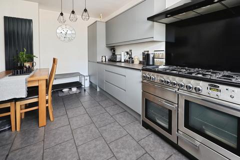 3 bedroom semi-detached house for sale, Hutson Drive, North Hykeham, Lincoln, Lincolnshire, LN6