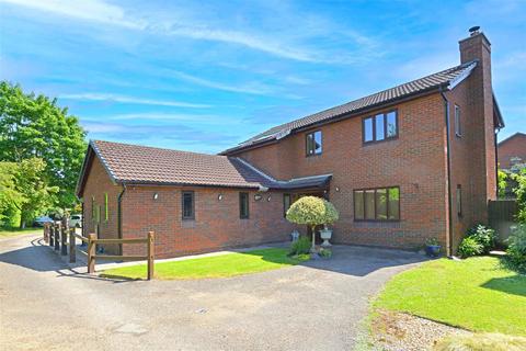 4 bedroom detached house for sale, Kirkland Avenue, Kingswood Oak, Shrewsbury