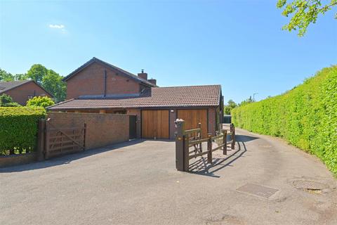 4 bedroom detached house for sale, Kirkland Avenue, Kingswood Oak, Shrewsbury