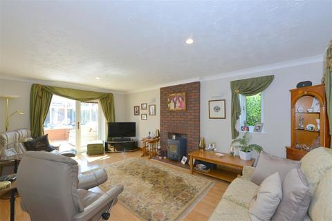 4 bedroom detached house for sale, Kirkland Avenue, Kingswood Oak, Shrewsbury