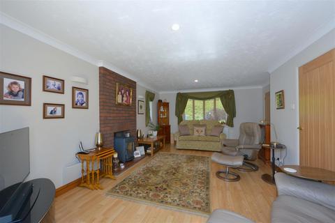4 bedroom detached house for sale, Kirkland Avenue, Kingswood Oak, Shrewsbury