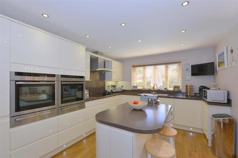 4 bedroom detached house for sale, Kirkland Avenue, Kingswood Oak, Shrewsbury