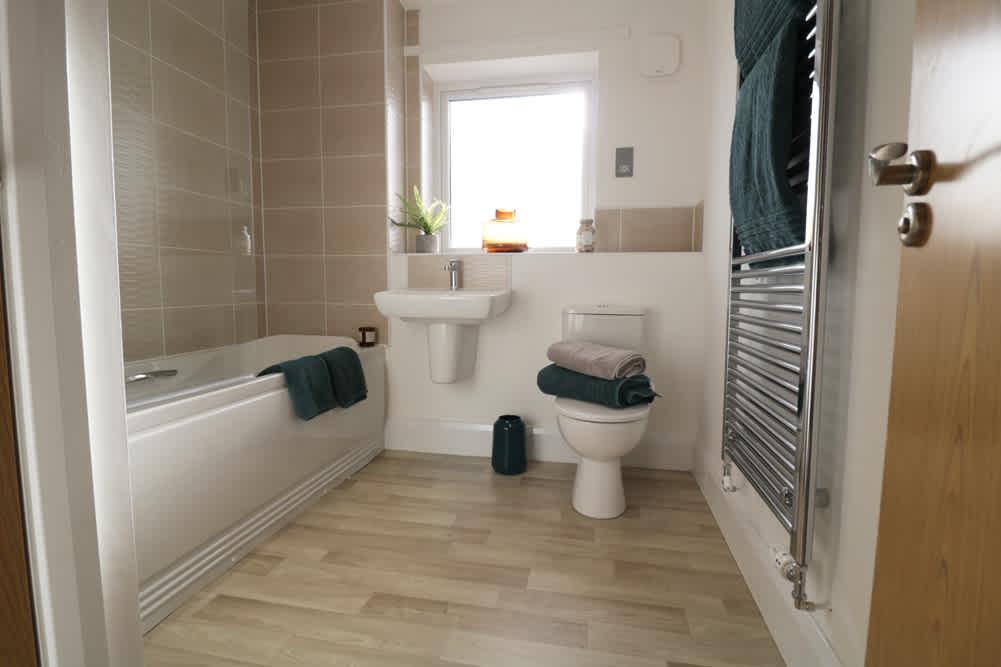 Longtone manor trinity-4 bed new home bathroom