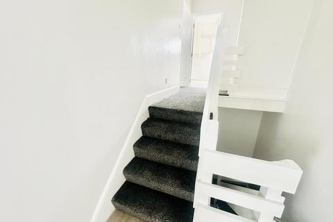 3 bedroom flat to rent, Newcastle upon Tyne NE4