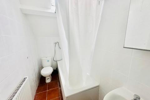 3 bedroom flat to rent, Newcastle upon Tyne NE4