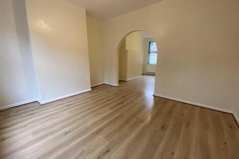 2 bedroom terraced house to rent, Jones Street, Salford