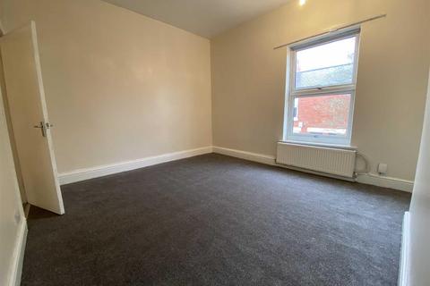 2 bedroom terraced house to rent, Jones Street, Salford