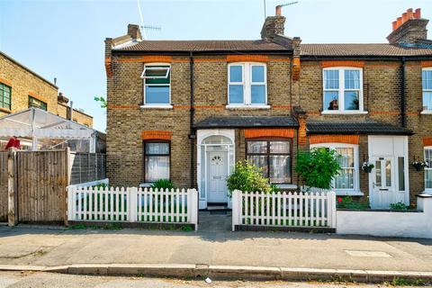 2 bedroom flat for sale, Halstead Road, Wanstead