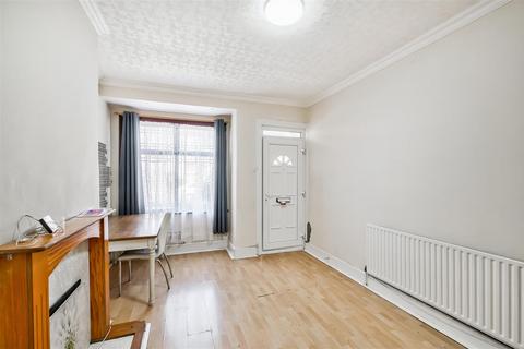 2 bedroom flat for sale, Halstead Road, Wanstead