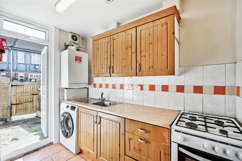 2 bedroom flat for sale, Halstead Road, Wanstead