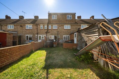 32 Chiltern Road, Northfleet, Gravesend, DA11 8NR