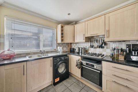 2 Farmers Close, Reading, RG2 8UQ